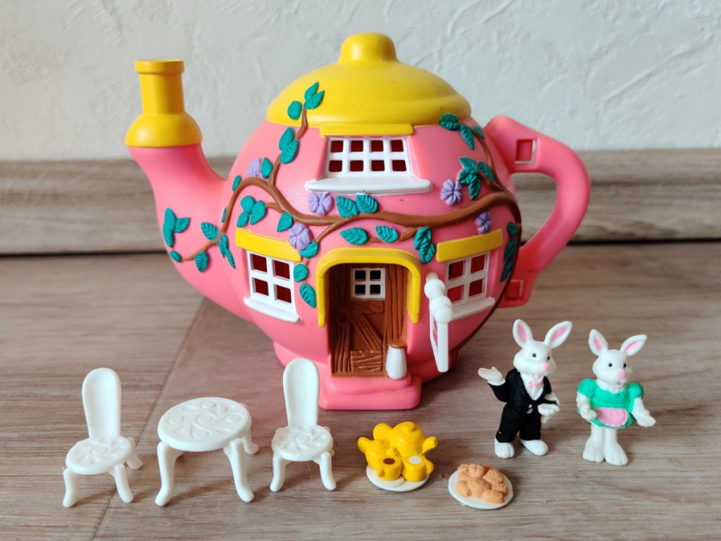 Teeny Weeny Families Hippity Hop Cafe 1995 complete playset.
