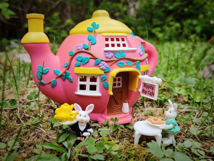 Teeny Weeny Families teapot and bunnies outside in the garden.
